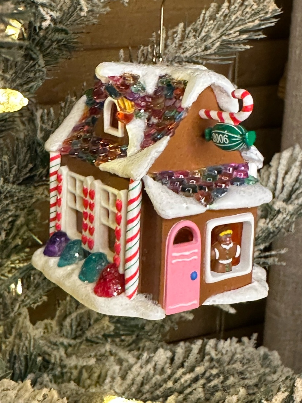 2006 Hallmark Keepsake Sweet Shop – Noelville #1 Ornament - Picture 4 of 8